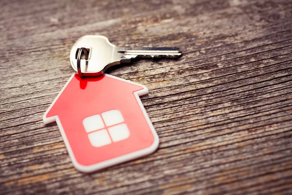 Key and Red House — Stock Photo, Image