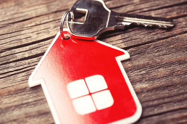 Key and Red House — Stock Photo, Image