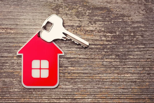 Key and Red House — Stock Photo, Image