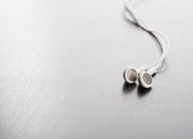 Masada beyaz kulaklık