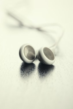 Masada beyaz kulaklık