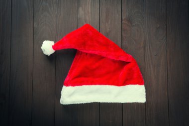 Noel Baba şapkası masada