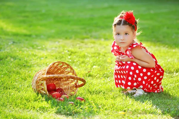 Pequena menina — Fotografia de Stock