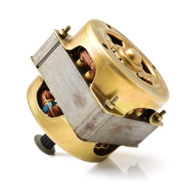 Beyaz üzerine küçük elektrikli motor 