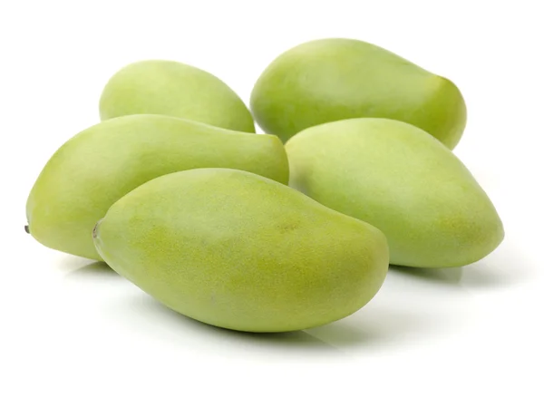 Groene mango geïsoleerd — Stockfoto