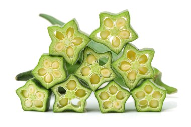 Taze genç bamya dilimleri