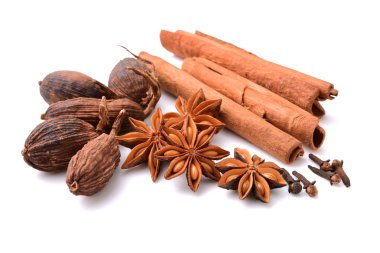 Yıldız anason ile kuru tarçın sopa 