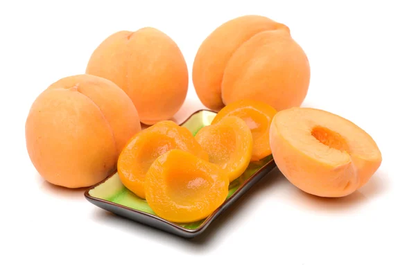 Золотые персики в сиропе — стоковое фото