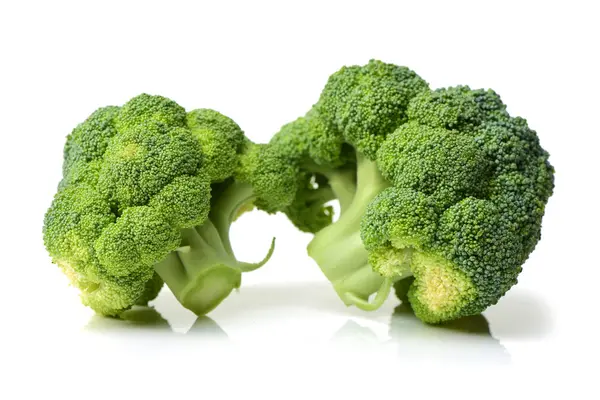 Broccoli su sfondo bianco — Foto Stock