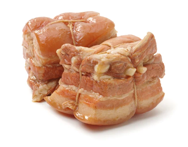 Vientre de cerdo estofado, cerdo dongpo, cocina china sobre fondo blanco — Foto de Stock