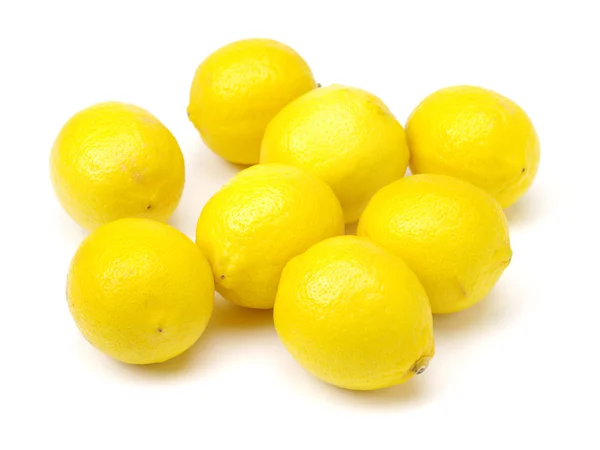 Reife Zitronen auf weißem Hintergrund — Stockfoto