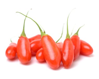 Goji berry üzerinde beyaz izole 