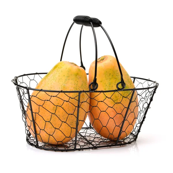 Papaya frukt isolerad på en — Stockfoto