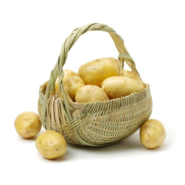 Potatis på nära håll på vit — Stockfoto
