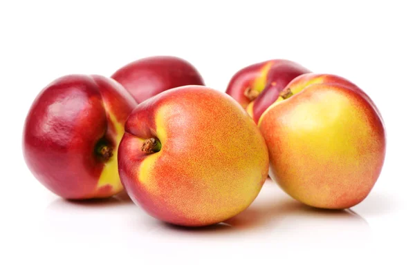 Nectarines Juteuses Sur Fond Blanc — Photo