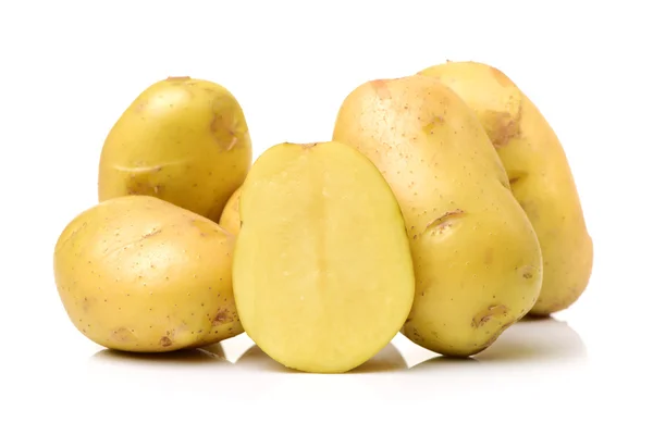 Yeni patates üzerinde beyaz izole — Stok fotoğraf