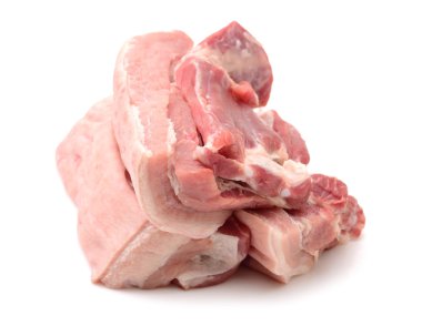 Taze domuz beyaz arka plan üzerinde izole bir yığın