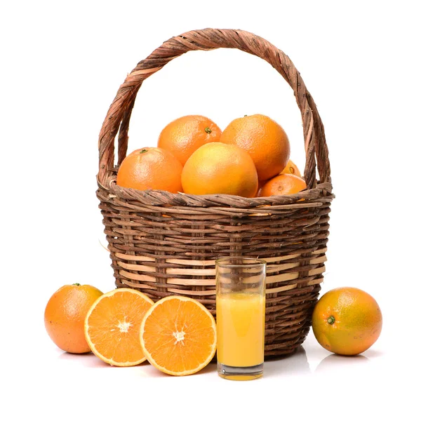 Naranjas Zumo Naranja Sobre Fondo Blanco —  Fotos de Stock