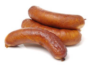 Beyaz üzerinde yığılmış sosis