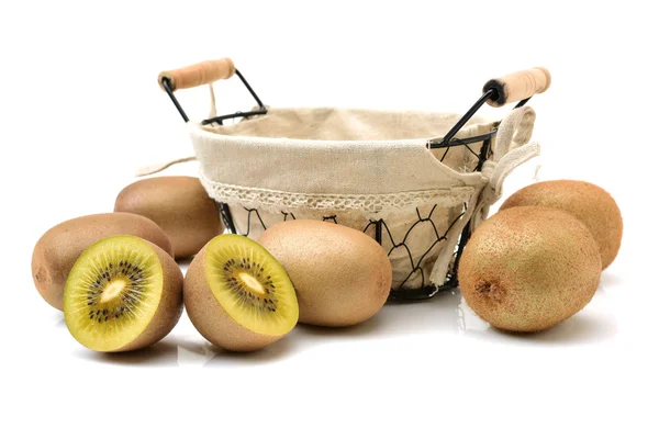 Hele en geknipte gouden kiwifruits — Stockfoto