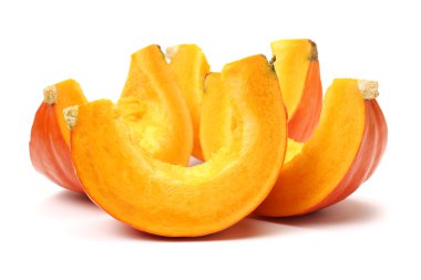 beyaz arkaplanda turuncu balkabağı