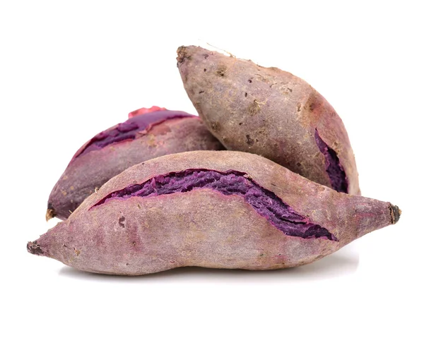 Zoete paarse aardappel geïsoleerd op — Stockfoto