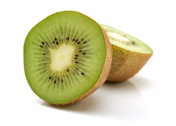 Kiwifrukt på vit backgroundkiwi — Stockfoto