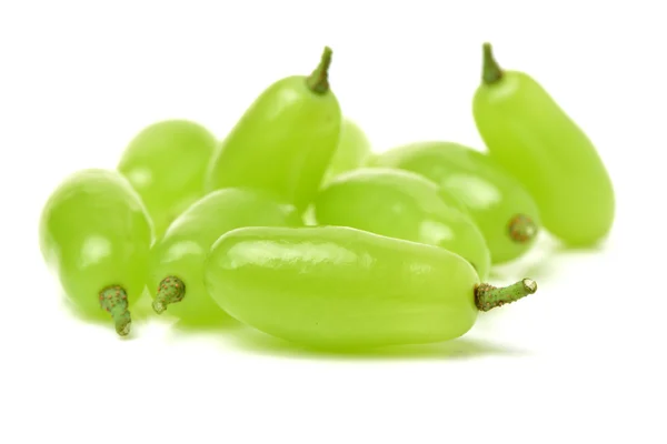 Zielony winogron na biały backgroundgreen — Zdjęcie stockowe