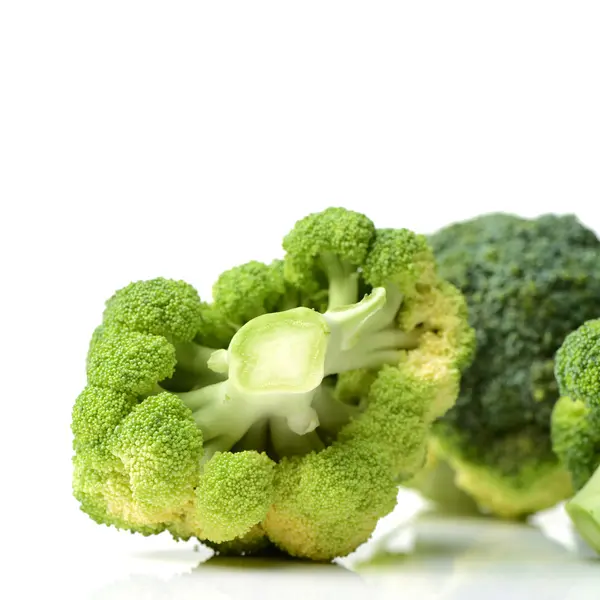 Zelenina brokolice na bílé backgroundbroccoli — Stock fotografie