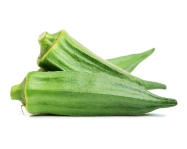 Taze genç bamya üzerinde izole 