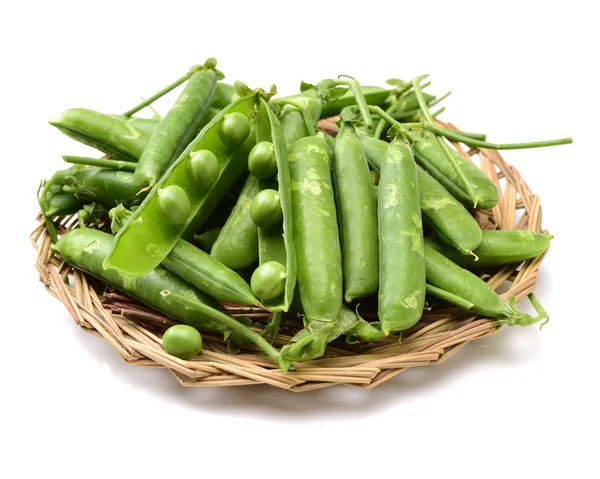 Guisantes frescos aislados sobre blanco —  Fotos de Stock