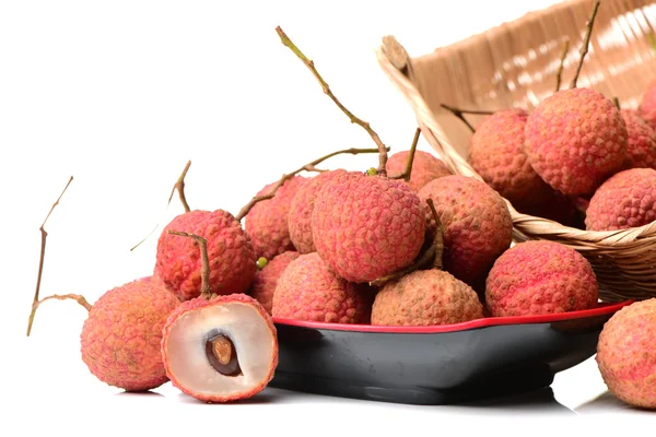 Свежий личи (Litchi chinensis) изолирован — стоковое фото