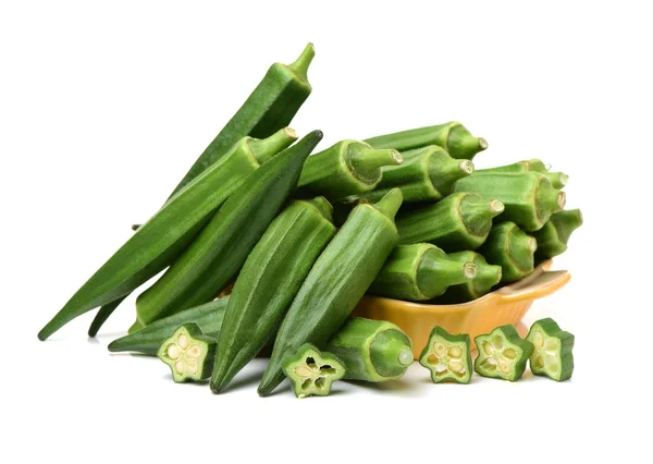 Frische junge Okra isoliert auf — Stockfoto