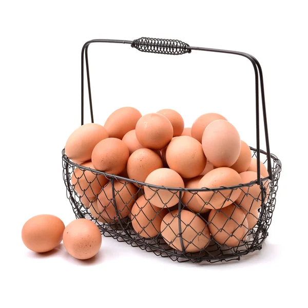 Surowe jajka w koszyku żelaza — Zdjęcie stockowe