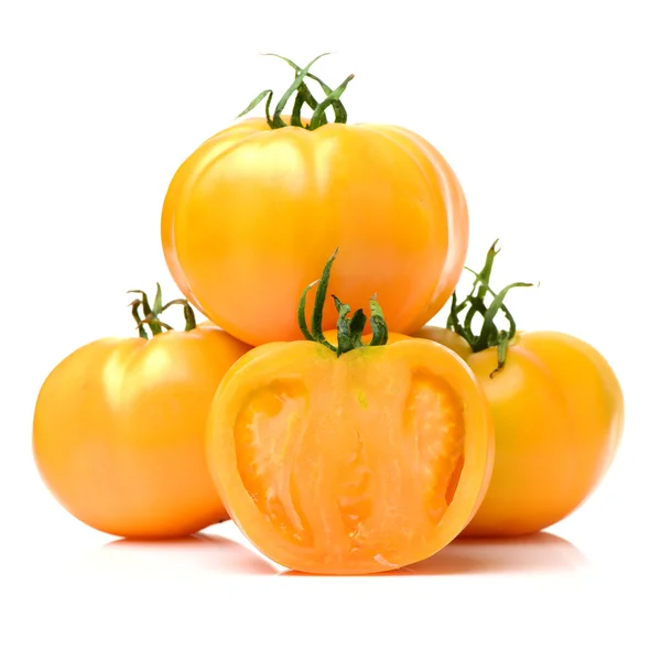 Frische gelbe Tomaten auf weißen — Stockfoto