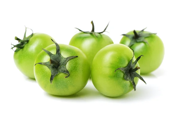 Grüne Tomaten auf weißem Hintergrund — Stockfoto