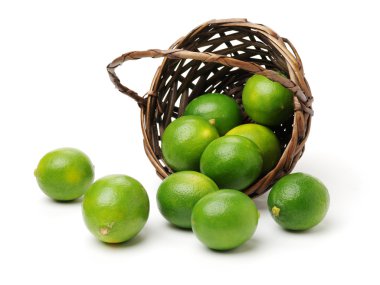 Beyaz arkaplanda taze limon