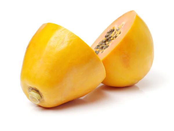Παπάγια φρούτα κομμένα σε φέτες απομονωμένη στο — Φωτογραφία Αρχείου