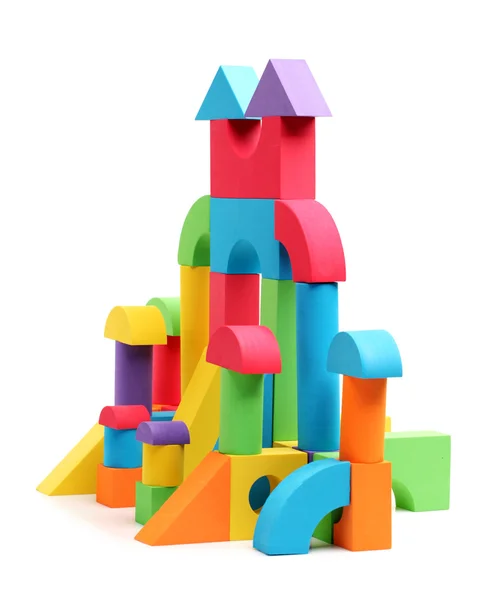 O castelo de brinquedo de blocos a cores — Fotografia de Stock