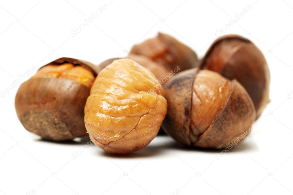 https://st2.depositphotos.com/1821481/5447/i/950/depositphotos_54477373-stock-photo-peeled-roasted-chestnuts.jpg