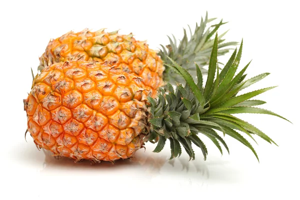 Ripe pineapple — Stock Photo, Image