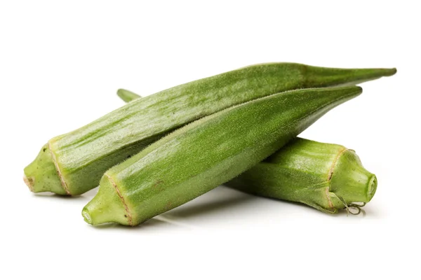 Okra fresca aislada sobre un fondo blanco —  Fotos de Stock