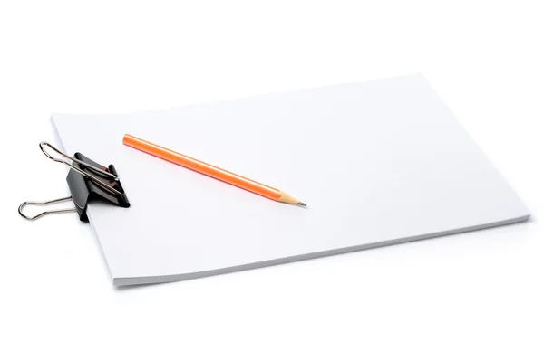 Tužka, černé clipper a dokument white paper — Stock fotografie