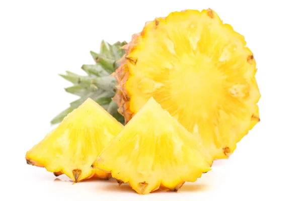 Ananas na białym tle — Zdjęcie stockowe