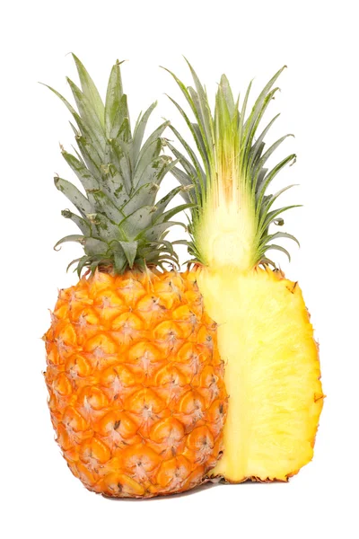 Ananas su sfondo bianco — Foto Stock