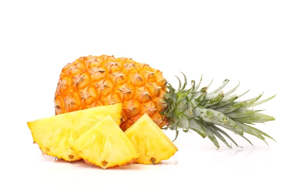 Ananas su sfondo bianco — Foto Stock