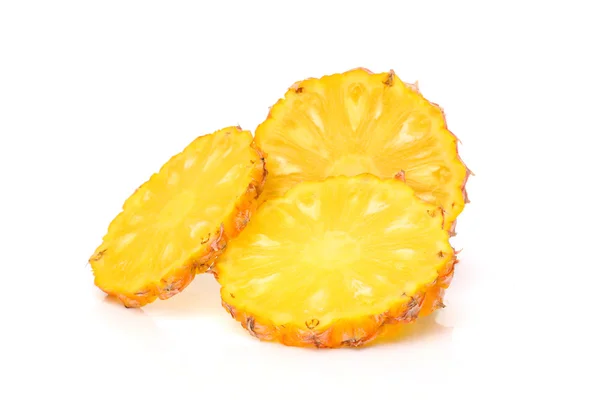 Ananas su sfondo bianco — Foto Stock