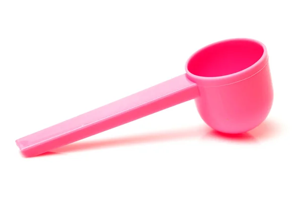 Розовая пластиковая измерительная ложка — стоковое фото