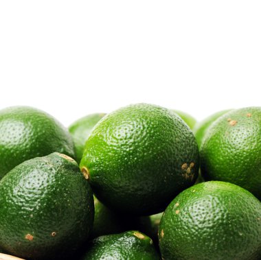 beyaz üzerine taze limes