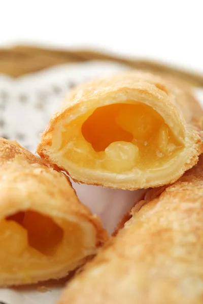 Tartes à l'ananas sur blanc — Photo